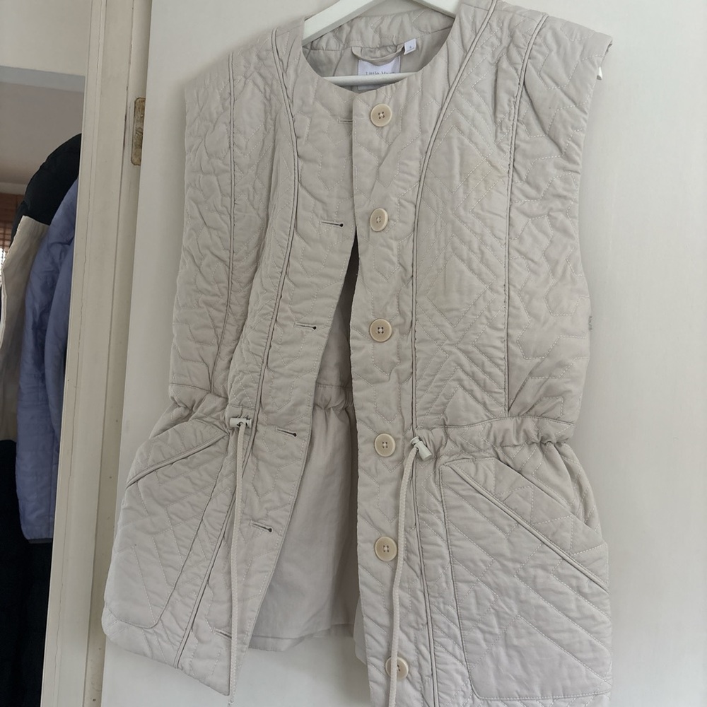Aritzia Light Gray Quilted Vest